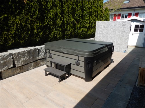 Whirlpool Modell 1302 Sky Deluxe auf Terrasse