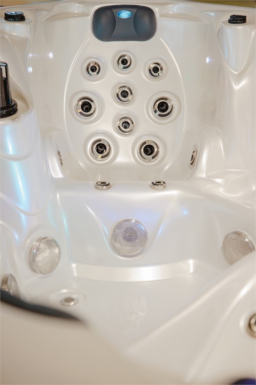 Sitzplatz mit Massagedüsen im Whirlpool Sky 2.0 Single