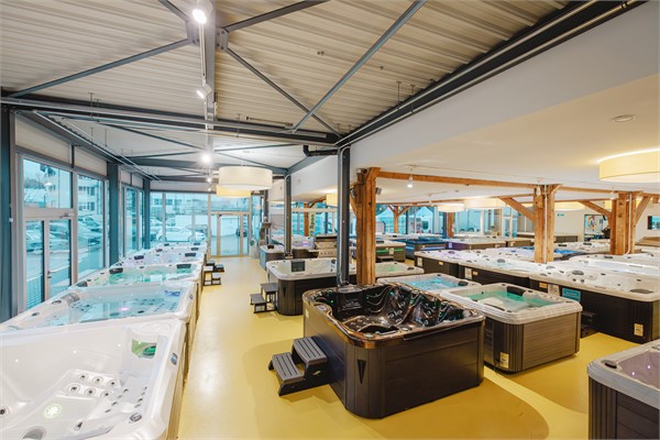 Die gr&ouml;sste Whirlpool &shy;Ausstellung der Schweiz