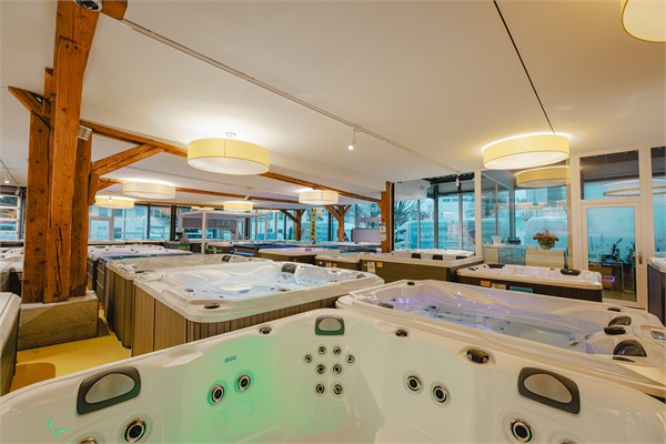 Die gr&ouml;sste Whirlpool &shy;Ausstellung der Schweiz